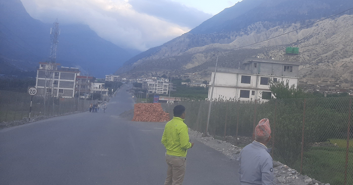 Marpha highway, apple tree amd growing hotels .jpg